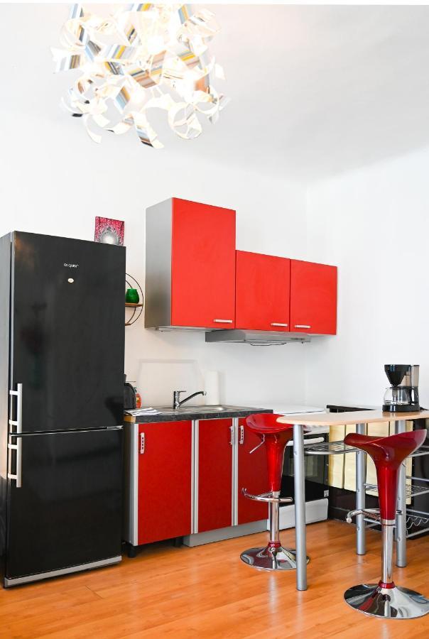 Backpacker Apartment Bahnhof Vienna Exterior photo