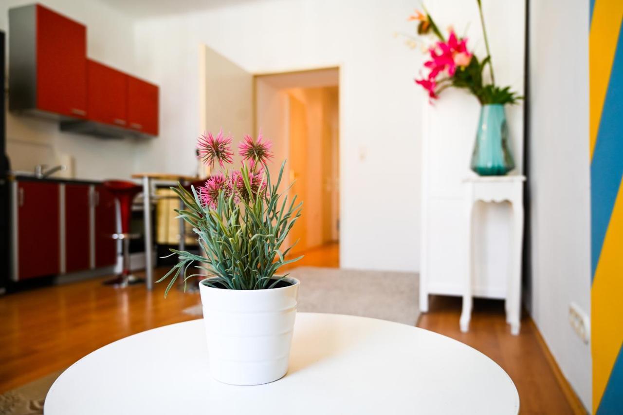 Backpacker Apartment Bahnhof Vienna Exterior photo